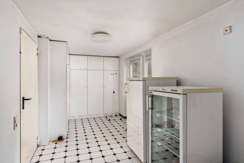 Hauswirtschaftsraum (6,65m²) mit Verbindung zur Doppelgarage. - 
