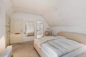 ... sowie einem Tageslichtbad 