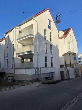 Hausansicht - BEREITS 60% VERKAUFT - RUHIGE LAGE - GUTE AUFTEILUNG - NEUBAU 'DAS TRIO DUE' - FELLBACH-OEFFINGEN W07