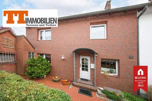 Außenansicht - TT bietet an: Gemütliches Reihenendhaus mit großem Garten und Garage in ruhiger Wohnlage von Varel!