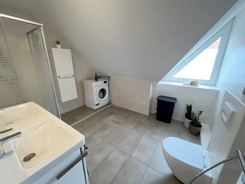 Bad mit Dusche - 