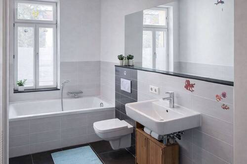 Masterbad mit Badewanne und Dusche - 