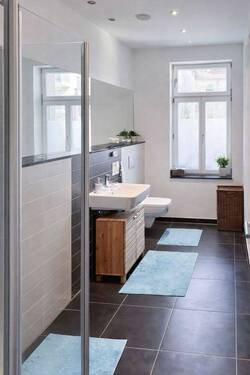Bad 2 mit Dusche - 