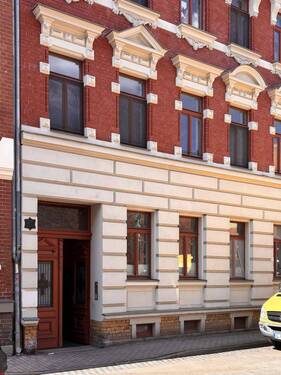 Hauseingang - 5 Zimmer Etagenwohnung zum Kaufen in Leipzig