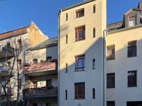 Hausrückansicht mit Balkon - Etagenwohnung mit 137,60 m&sup2; in Leipzig zum Kaufen