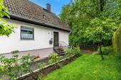 Frontansicht Eingangsbereich - Charmantes freistehendes Einfamilienhaus mit Entwicklungsspielraum in Ennepetal-Büttenberg - Ihr Raum um neue Kapitel auszuschlagen!