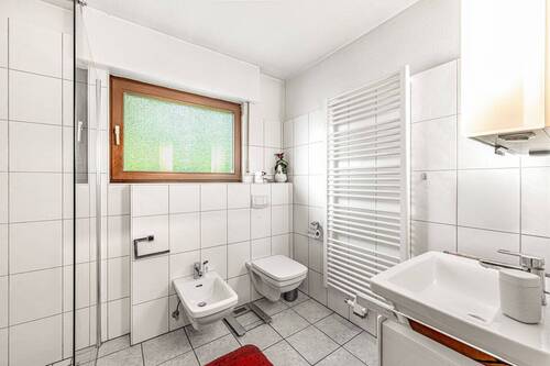 Modernisiertes Hauptbadezimmer mit Tageslicht - Einfamilienhaus mit 94,00 m&sup2; in Ennepetal zum Kaufen
