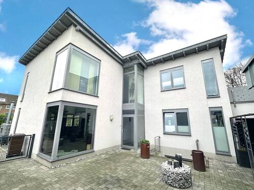 Hausansicht - 5 Zimmer Einfamilienhaus zum Kaufen in Neuss