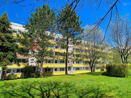 Hausansicht - Bestens sanierte 3-Raum-Wohnung