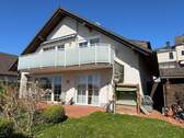 Gartenansicht - Zentral. Sonnig. Vielseitig. - Neuwertiges Ein-Zweifamilienhaus mit unverbaubarem Fernblickh