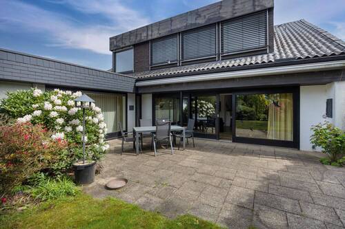 Terrasse / Rückseite - 7 Zimmer Einfamilienhaus in Wuppertal