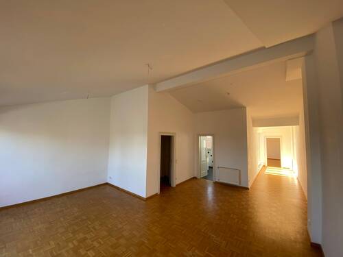 Wohn-/Esszimmer - 