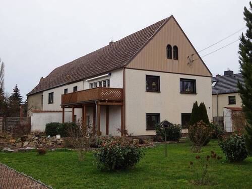 Gartenansicht - Wohnhaus mit Neben- und Abstellräumen und Scheunengebäude