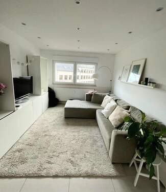 Wohnbereich.jpg - Schöne, sanierte und lichtdurchflutete drei Zimmerwohnung, zentral in Gießen*