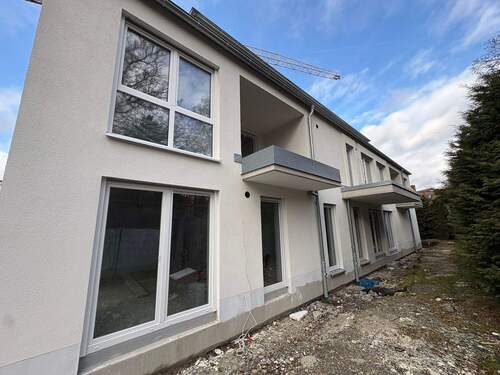 Gebäudeansicht - Mehrfamilienhaus, Wohnhaus mit 2,03 m&sup2; in Greußenheim zum Kaufen