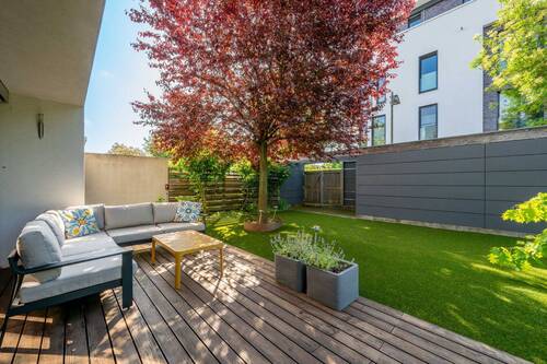 Gartenterrasse mit Blick Gartenhaus - 