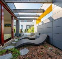 Architektur seiner Zeit voraus - Modernes Reihenendhaus mit Dachatrium am Riedberg (Altkönigblick) - Frankfurt am Main Kalbach-Riedberg