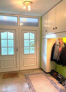 Eingangsbereich mit Flur - 