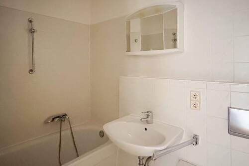 Badezimmer - Etagenwohnung mit 32,70 m&sup2; in Plauen zur Miete