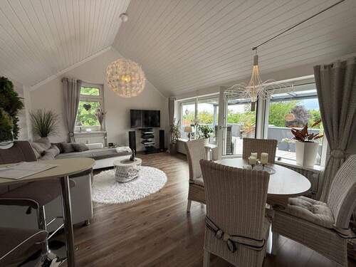 Wohnzimmer - 3 Zimmer Etagenwohnung zum Kaufen in Bad Zwischenahn