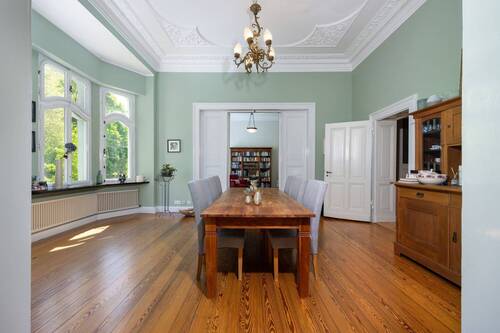 Wohnen und Essen - 5 Zimmer Etagenwohnung zum Kaufen in Wuppertal
