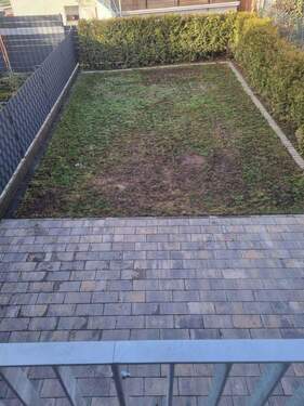 Terrasse/Garten vom Balkon aus - 