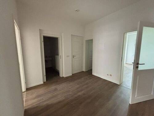 Flur - Etagenwohnung mit 83,60 m&sup2; in Leipzig zur Miete