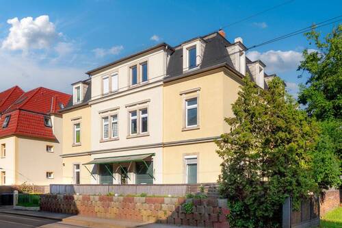 Aussenansicht - 4-Zimmer-Famillienwohnung im schönen Leuben, Bad mit Wanne und Dusche, EBK und Stellplatz möglich.