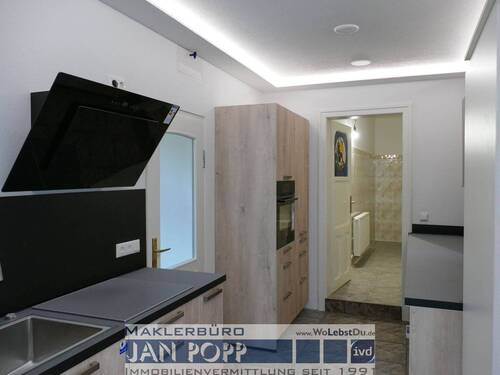 Küche mit Blick zum 2. Bad - 3 Zimmer Etagenwohnung in Greiz