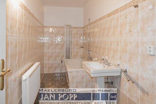 Innenliegendes Bad mit Duschwanne - Etagenwohnung mit 105,00 m² in Greiz zur Miete