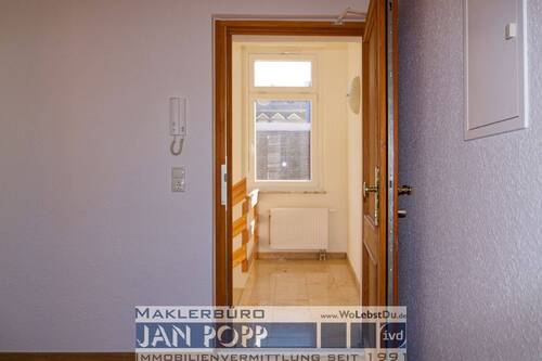 Eingangsbereich-Treppenhaus - 