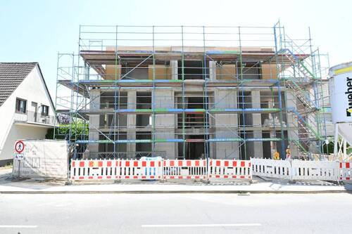 Vorderansicht (1).JPG - 4 Zimmer Terrassenwohnung zum Kaufen in Langenfeld (Rheinland)