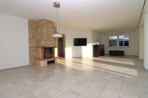  Wohnzimmer Erdgeschosss - 6 Zimmer Einfamilienhaus zur Miete in Barmstedt