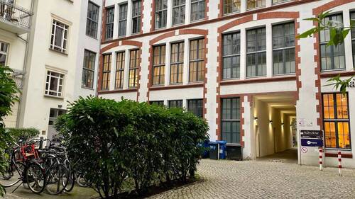 Innenhof - Bezugsfrei! Geräumige Erdgeschosswohnung mit Mini-Terrasse in begehrtem Winsviertel