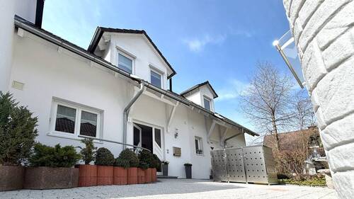 Vorderansicht - Top gepflegtes Reihenmittelhaus mit Doppelgarage in VS-Villingen