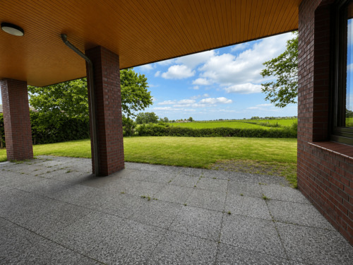 Überdachte Terrasse mit Außblick - 8 Zimmer Einfamilienhaus in Butjadingen