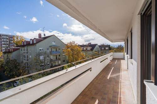 Ost-Balkon - **Heike Borchers Immobilien**Geräumiger Wohnsinn mit hübscher Ausstattung**inkl. großem Ost-Balkon**