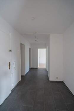 Diele - 3 Zimmer Etagenwohnung zum Kaufen in Unterhaching