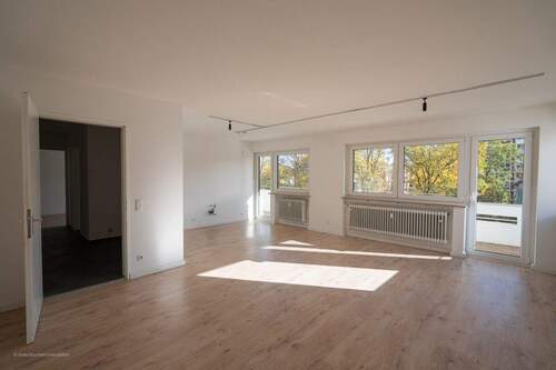 Wohnzimmer - 3 Zimmer Etagenwohnung in Unterhaching