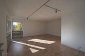 Wohnzimmer - Etagenwohnung mit 91,00 m² in Unterhaching zum Kaufen