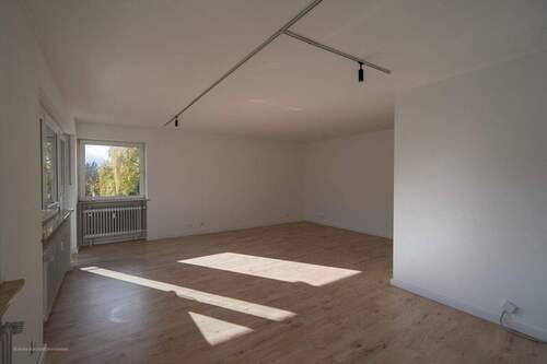 Wohnzimmer - Etagenwohnung mit 91,00 m² in Unterhaching zum Kaufen