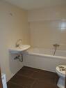 Bad mit Wanne ohne Fenster - 