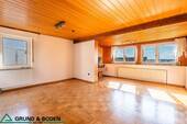 01 - Wohnzimmer - 8 Zimmer Doppelhaushälfte zum Kaufen in Göppingen