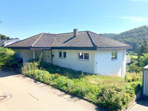 Außenansicht - Gigantisches Einfamilienhaus samt Einliegerwohnung mit 3 Garagen in Horb (Ihlingen) zu verkaufen