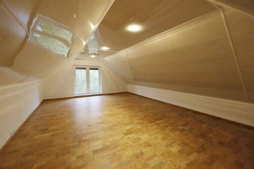 ausgebaute Bodenfläche - 