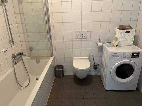 Innenliegendes Bad mit Badewanne - 