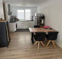 Wohnen im Rückgebäude - 3 ZW mit schönem Balkon, großzügigem Wohnbereich mit offener Küche, 1. OG mit Aufzug, Stellplatz im Innenhof auf Wunsch - Fürth Südstadt