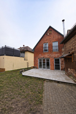 Gartenansicht auf Haus - 5 Zimmer Einfamilienhaus in Obernzenn