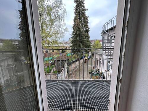 Küche mit Zugang nach draußen - 