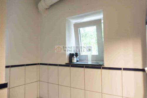 Gäste-WC mit Fenster - 